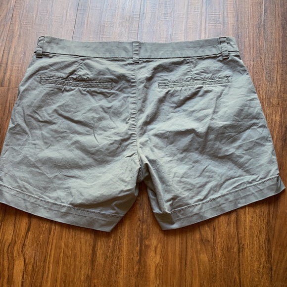 Old Navy gray everyday short mid rise size 12 - Picture 5 of 5